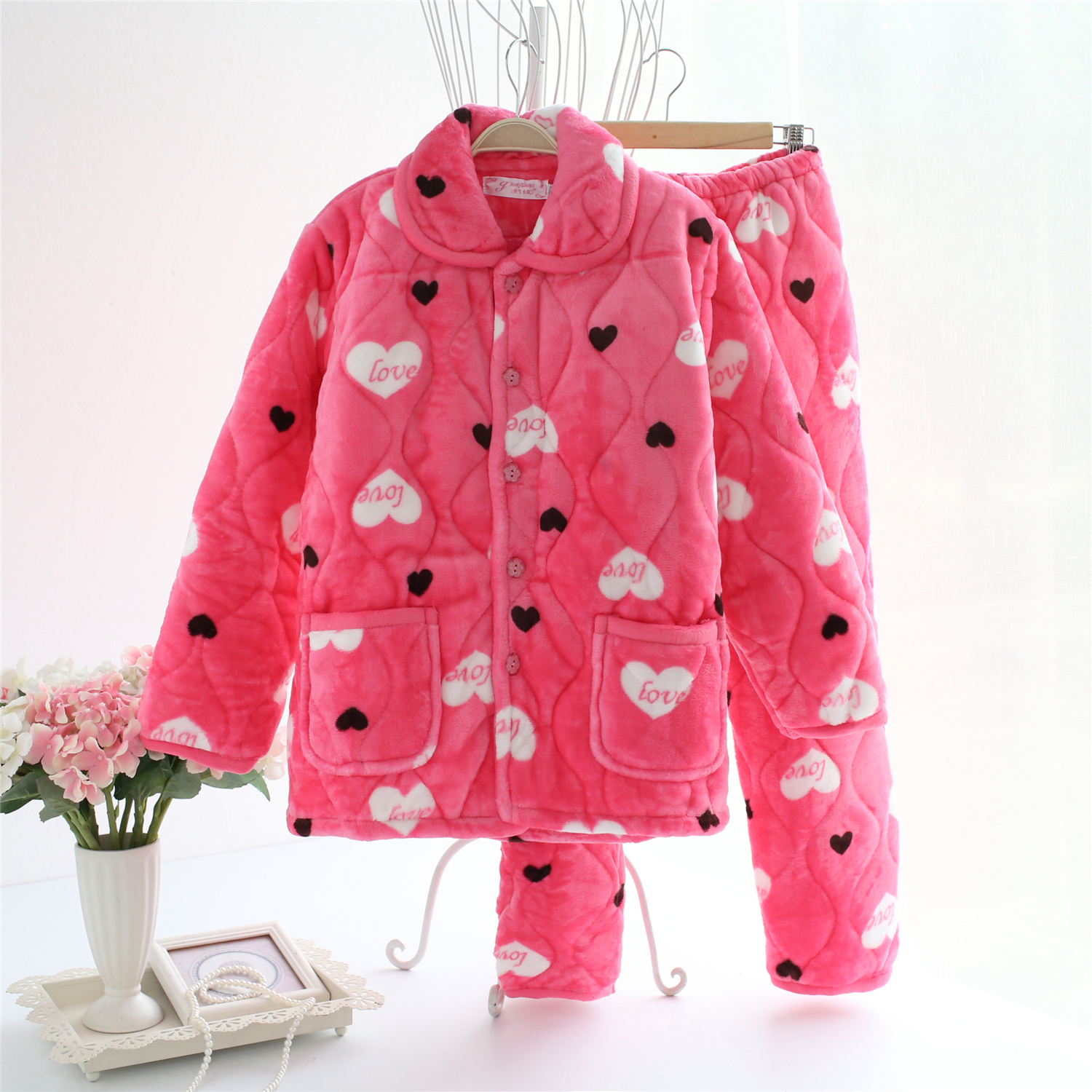 Bộ đồ ngủ nữ mùa đông dày ba lớp lông cừu san hô flannel dịch vụ nhà ấm áp phù hợp với mẹ kích thước lớn đồ pijama