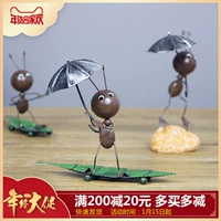Sáng tạo kiến ​​nhỏ đồ trang trí sáng tạo tủ rượu hiển thị hàng thủ công xe trang trí phim hoạt hình trẻ em quà tặng sắt trang trí mua đồ trang trí phòng ngủ