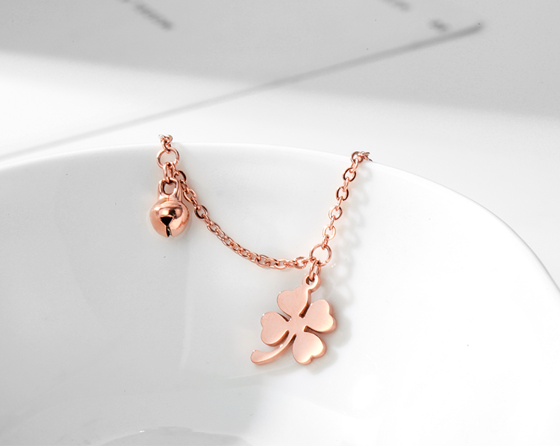 Nhật Bản và Hàn Quốc mắt cá chân chuỗi trang sức chân chuỗi titan thép vàng hồng bốn lá cỏ ba lá vòng chân nữ âm thanh cá tính phiên bản Hàn Quốc lắc chân nữ hàn quốc