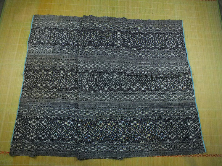 Miao old embroidery piece, hand embroidery, old embroidery, ethnic style, brocade embroidery, brocade quilt embroidery piece 017