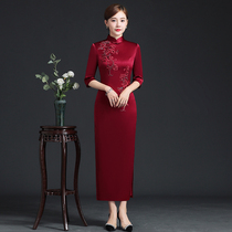 Date red wedding mother dress up with a happy mother-in-law mother-in-law mother-in-law high-end dinner to greet the 70% with 70% sleeves