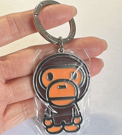 Free Shipping Hot-Selling New Japanese Magazine Trendy Metal Pendant Little Monkey Keychain Key Ring Pendant Available for Wholesale