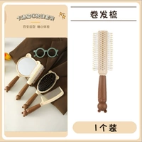 Вьющиеся волосы расчесывают