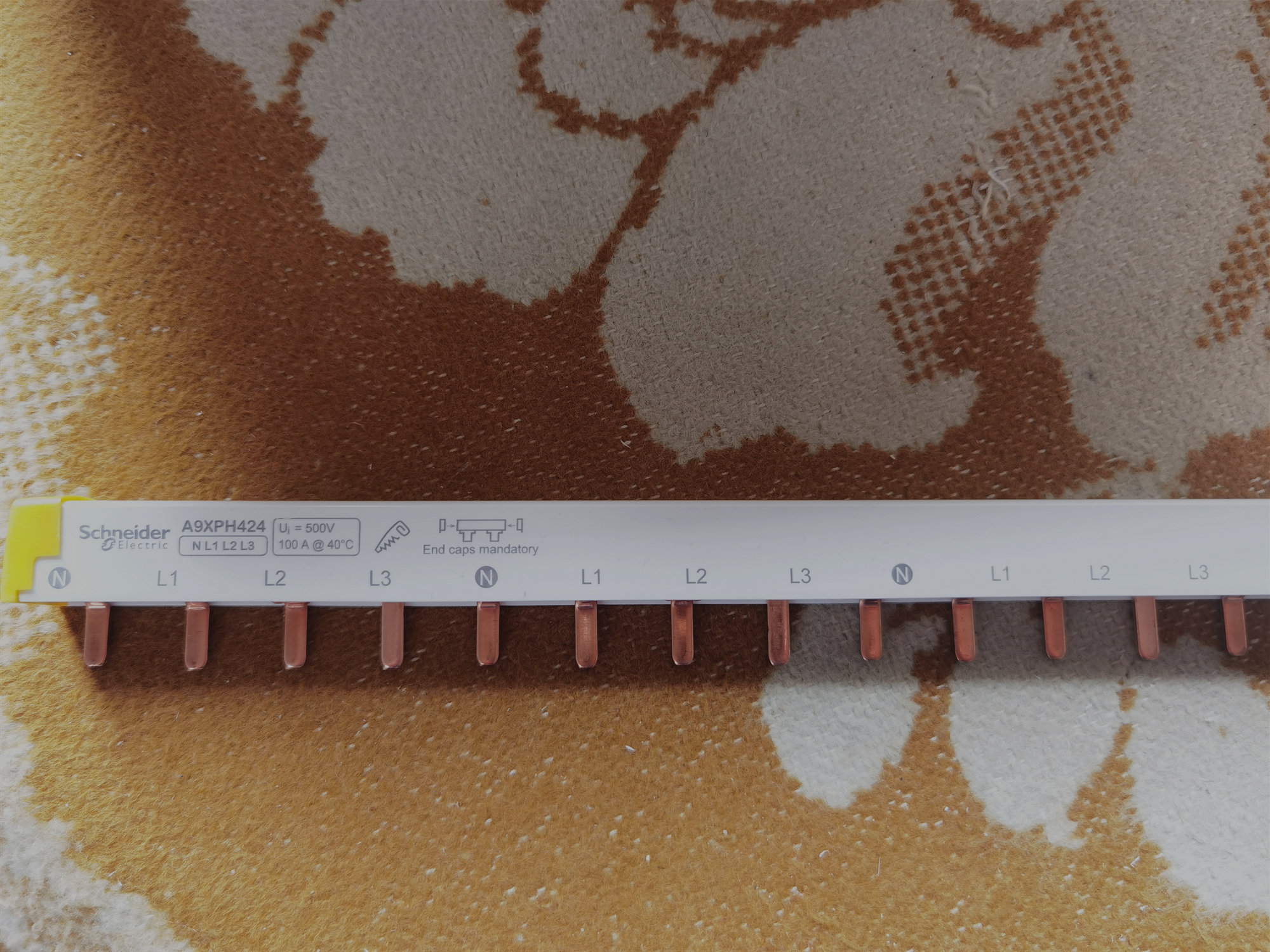 Schneider German import busbars 4P 12 teeth to pick up 3 4P empty open A9XPH412 dresser