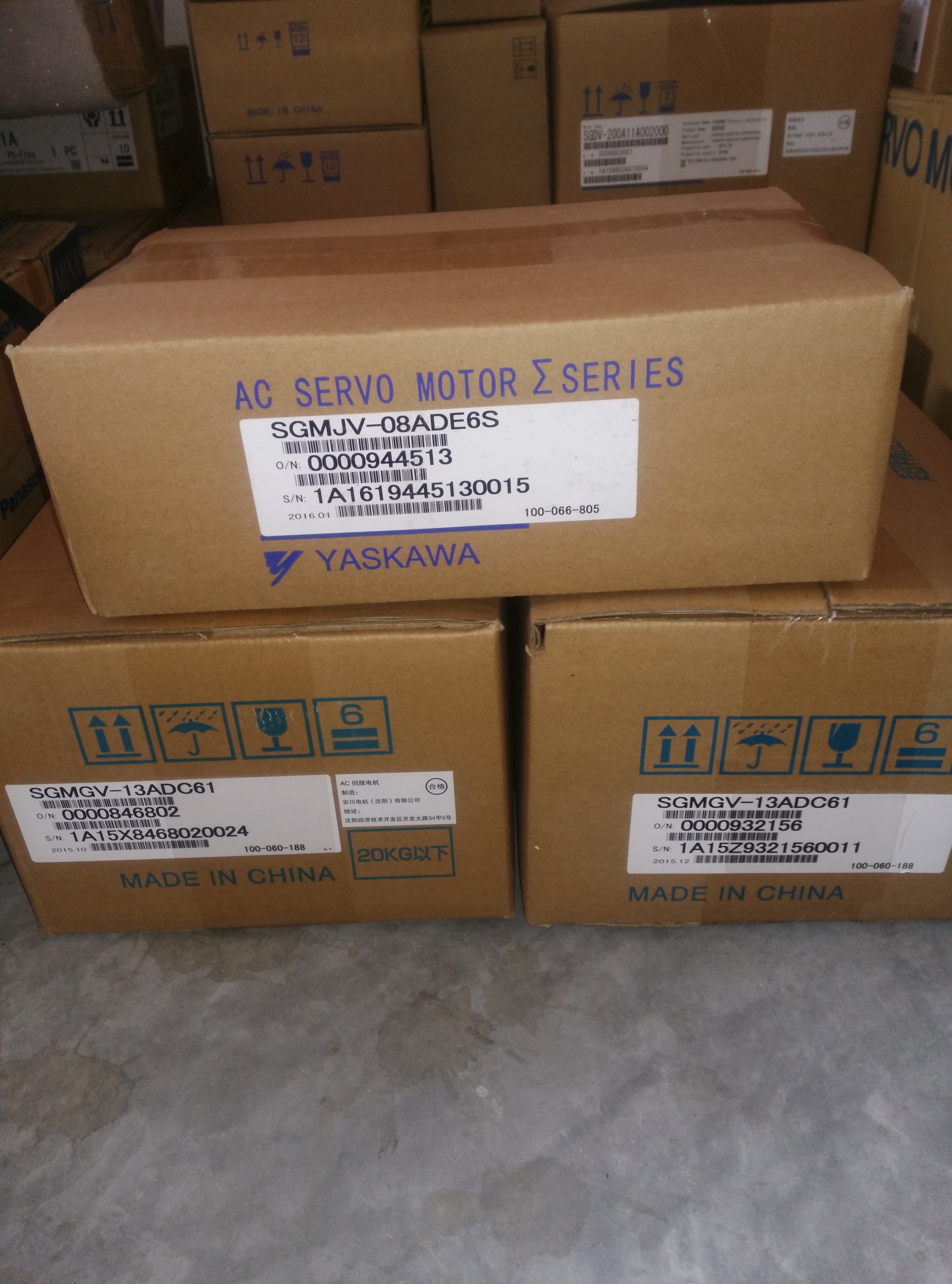 SGD7S-200A00A002 SGD7S-200A00B202 New original warranty 1 year