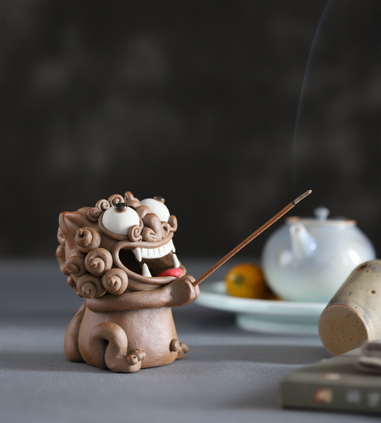 Lion tea pet ideas of jingdezhen ceramic checking incense high temperature coarse pottery tea zen Chinese style furnishing articles