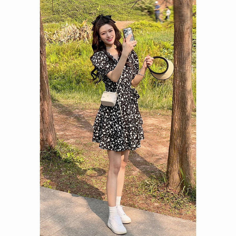 Popular Dress 2026 Summer New Style High-End V-Neck Elegant Waist-Slimming One-Piece Floral Dress for Women Popular Dress 2026 Summer New Style High-End V-Neck Elegant Waist-Slimming One-Piece Floral Dress for Women