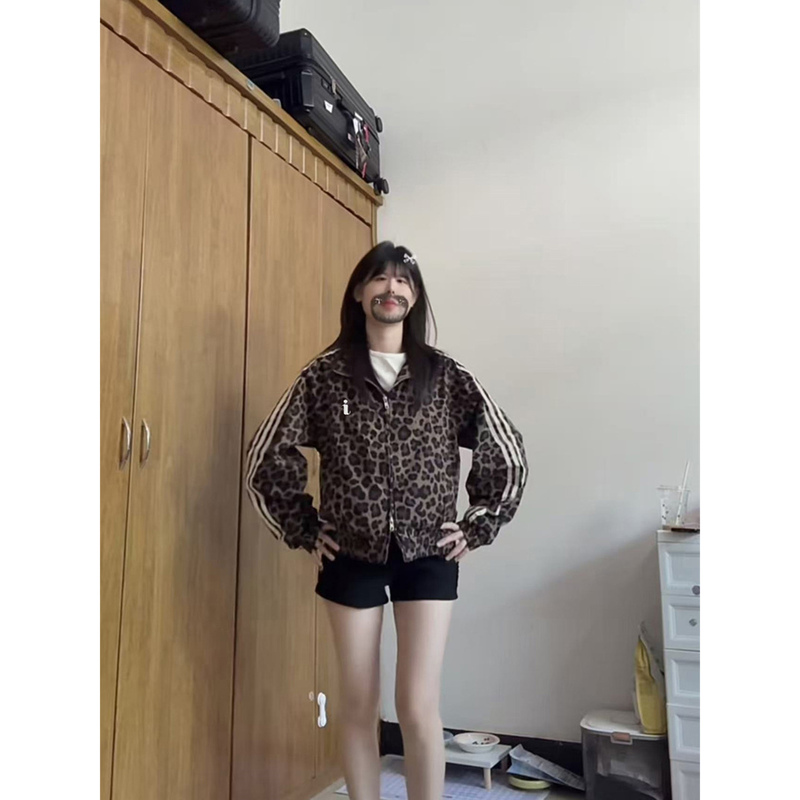 Korean-Style Patchwork Leopard Print Zip-Up Short Jacket for Women, Autumn Season, Loose Fit, Slimming Design, High-End Feel, Versatile Top, Trendy Korean-Style Patchwork Leopard Print Zip-Up Short Jacket for Women, Autumn Season, Loose Fit, Slimming Design, High-End Feel, Versatile Top, Trendy