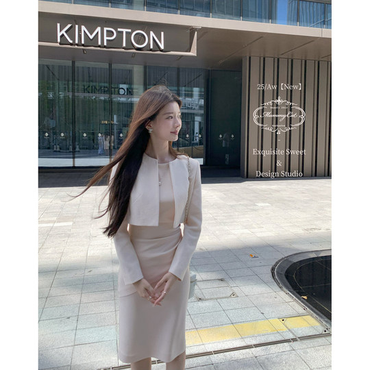 Temperament sleeveless pleated waist-packing hip dress