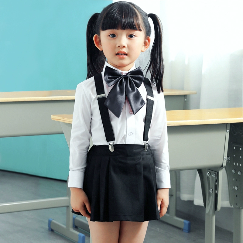 Trang phục trẻ em bé trai và bé gái phù hợp với yếm ngày đầu năm