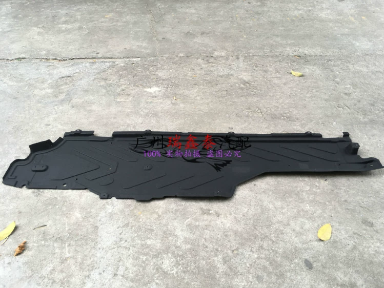 Mercedes-Benz W205 C180 200 250 260 300 bảng điều khiển bảo vệ thân xe phía dưới tấm chắn bùn phía dưới