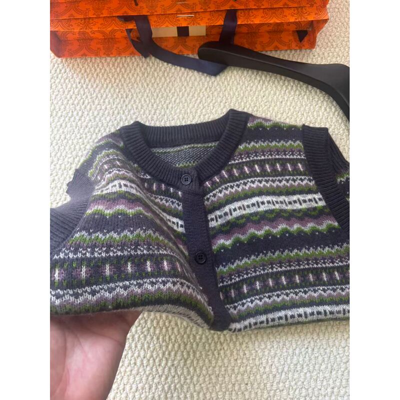 《50,8105》 New Retro Jacquard Knitted Vest Sweater