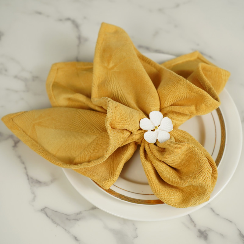 Dream lover's napkin buckle Nordic hotel western towel mouth cloth folding flower high-end light luxury dining room decoration cloth