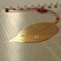 Good goods 5 fold clearance promotion to send friends small gifts practical gifts GOODWILL hollow metal bookmarks creative golden leaves leaves butterfly fish plant bookmarks Chinese knot stationery
