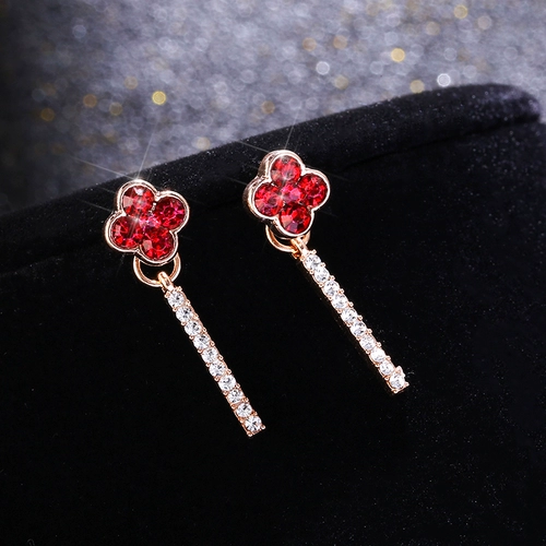 Красные ретро серьги, четырехлистный клевер, простой и элегантный дизайн