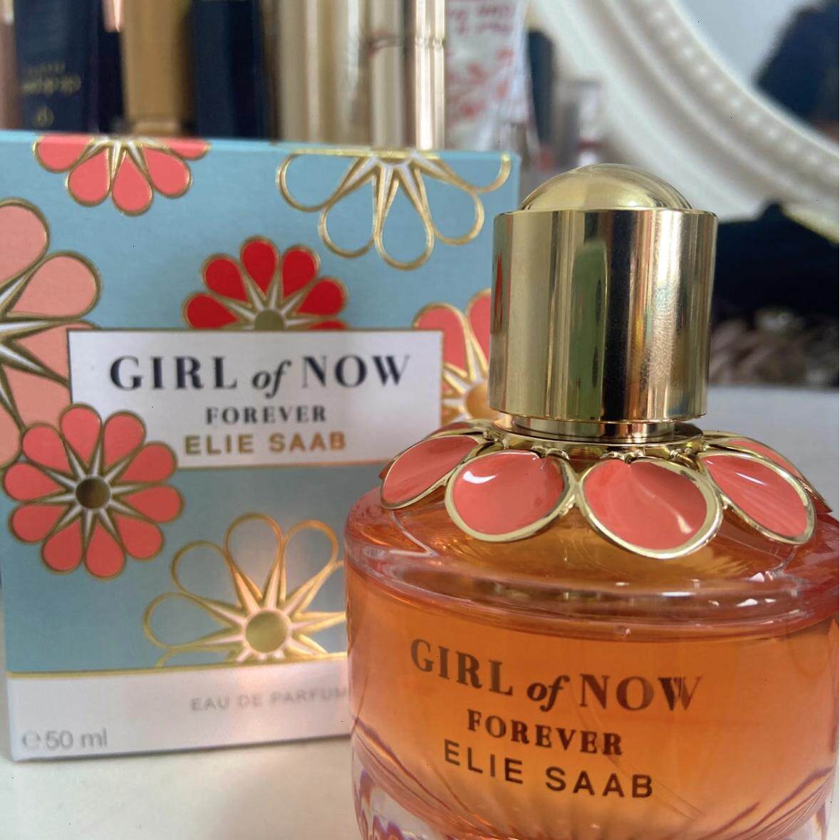 从香水的质地到香气层次，这瓶Elie Saab GIRL of NOW FOREVER的每一滴