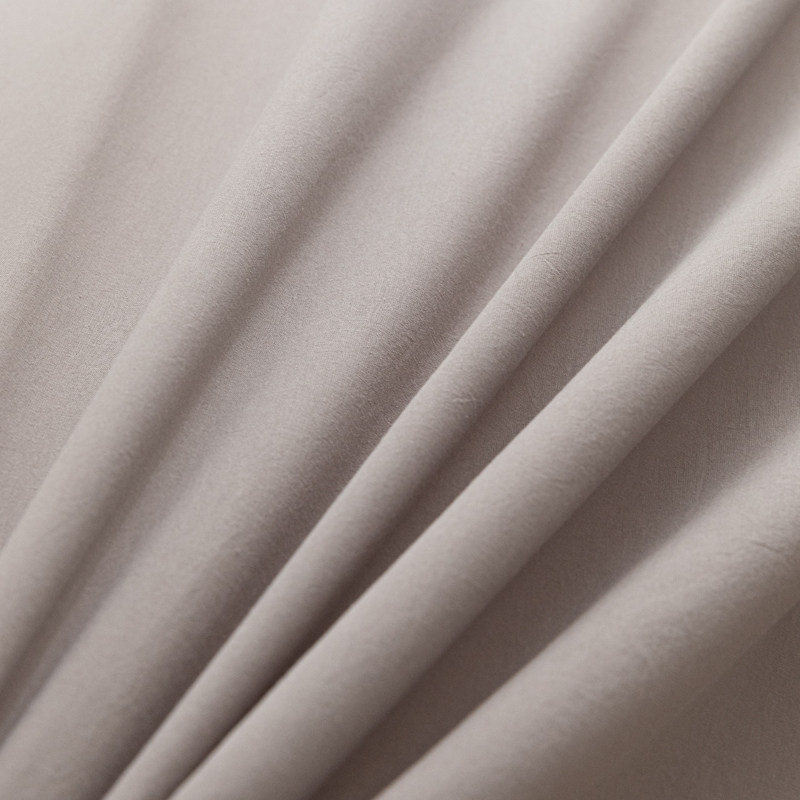 Комплект постельного белья из 3 предметов: 100% чистый стираный хлопок, однотонный. Пододеяльник, простыня, наволочка. Для односпальных и двуспальных кроватей.