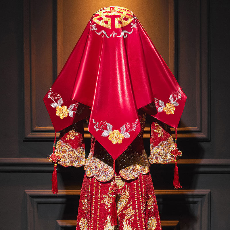 Red hijab bride wedding veil Chinese style Xiuhe clothing retro red embroidered satin tassel Mongolian head embroidered hipa