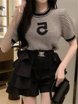 SANDRO MOCOLONI New collision color black and white striped blouse black half body skirt with short sleeve T-shirt suit