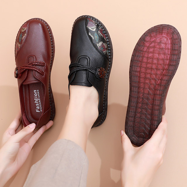 Spring and autumn new 2022 elderly flat bottom mother shoes large size non-slip single shoes soft bottom leather shoes middle-aged and elderly comfortable women's shoes