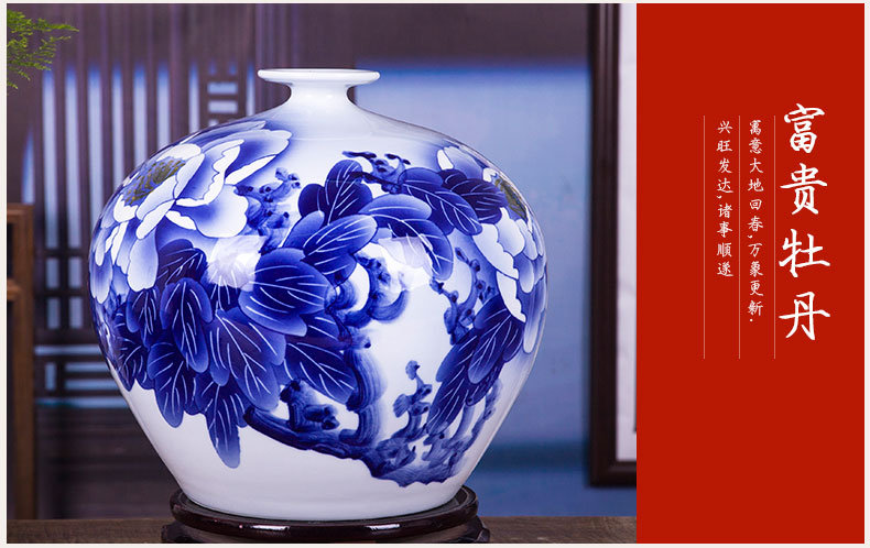 The Master of jingdezhen ceramics by hand draw blue and white porcelain vase peony pomegranate bottles of jade pool rich ancient frame furnishing articles