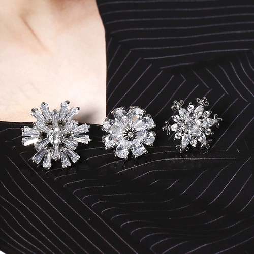 Бриллиантовая брошь, защитное белье, рубашка на лацкан