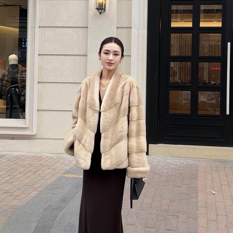 【Yueji Mink】2026 Winter New Imported Velvet Mink Fur Coat for Women, Full Mink Diagonal Pleated Sleeves Fur Jacket 【Yueji Mink】2026 Winter New Imported Velvet Mink Fur Coat for Women, Full Mink Diagonal Pleated Sleeves Fur Jacket