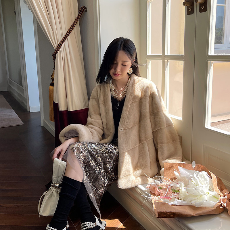 【Yueji Mink】2026 Winter New Imported Velvet Mink Fur Coat for Women, Full Mink Diagonal Pleated Sleeves Fur Jacket 【Yueji Mink】2026 Winter New Imported Velvet Mink Fur Coat for Women, Full Mink Diagonal Pleated Sleeves Fur Jacket