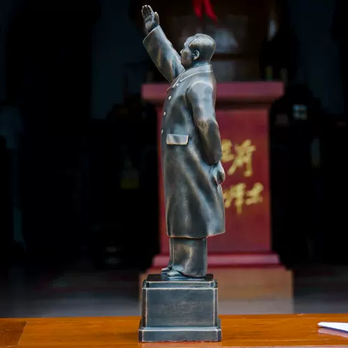 Свет в бывшем председателе MAO Pure Медные траншеи по всему телу стоят, как Мао Цзэдун Сейко Скульптура Офис офис настольный компьютер