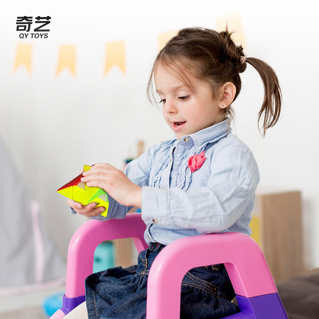 Qiyi Qiming S2 solid color pyramid Rubik's Cube children's educational toy special-shaped third-order triangle beginner's Rubik's Cube