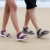 Dép nữ ngoài trời American summer mùa hè bằng phẳng thoáng khí nhanh khô nhanh Velcro đế mềm thể thao đôi giày đi biển - Khởi động ngoài trời giày đi tuyết nữ Khởi động ngoài trời