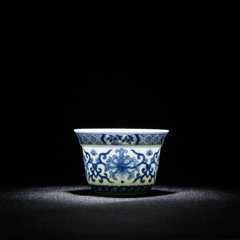Treasure porcelain jingdezhen Lin all hand sample tea cup under the glaze green ceramic flower bouquet koubei master cup gift boxes