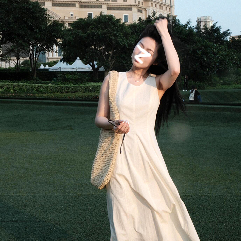 White Vest Dress for Women, 2026 Summer New Style, French High-End Feel, Elegant Waist-Cinching Sleeveless Dress