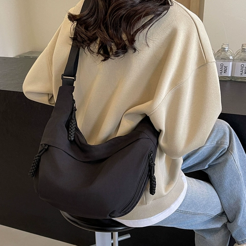 Сумка через плечо, спортивная вместительная и большая универсальная сумка на одно плечо