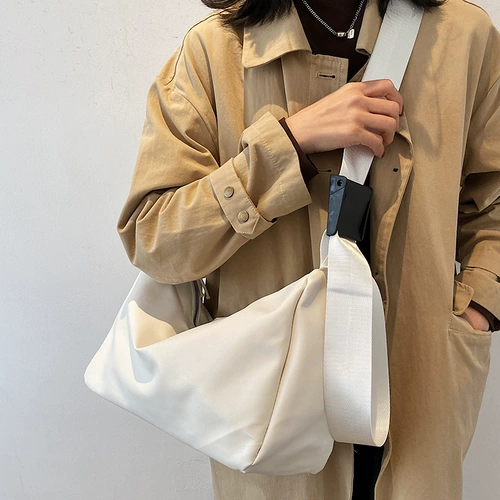 Универсальная вместительная и большая японская сумка через плечо на одно плечо