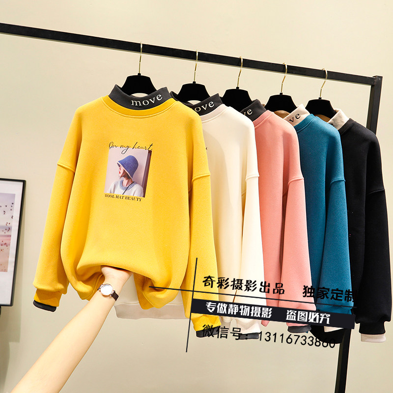 Women's clothing hanging on camera, T-shirt blouse hanging for women's photography