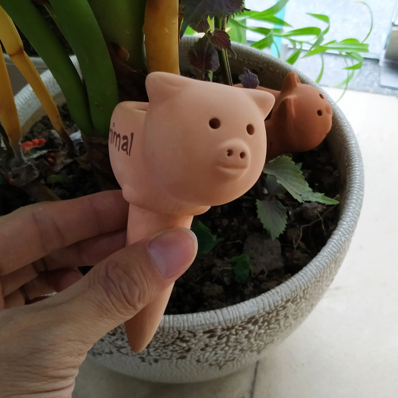 Fleshy earth ceramic animal automatic watering device Lazy watering