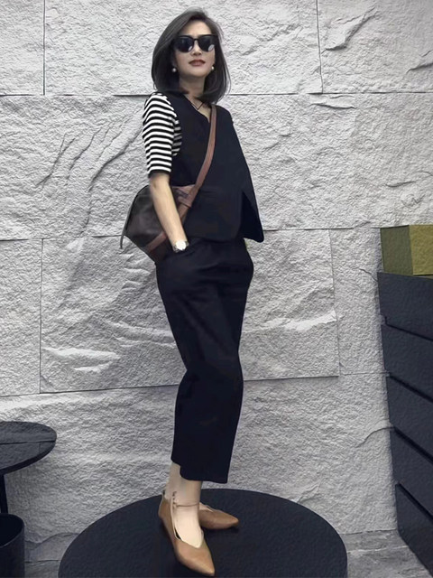 2026 summer clothes are matched with a complete set of capable, elegant, salt-based, sophisticated and high-end three-piece women's suits.