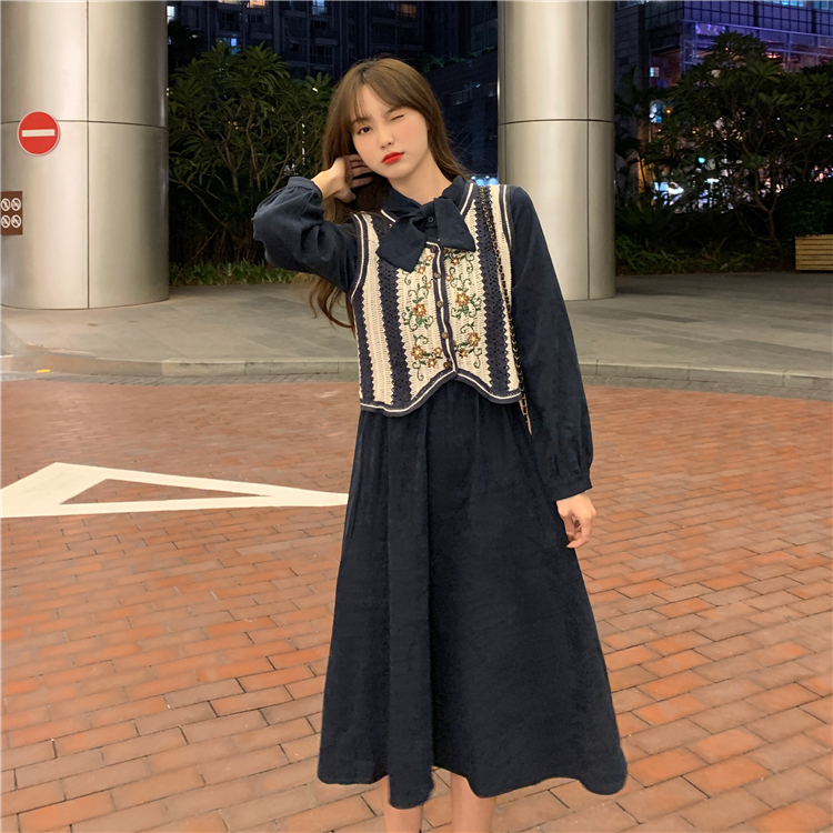 Real price new retro waist dress + ethnic style embroidered vest suit