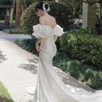 Satin shoulder wedding dress Summer Bride wedding ceremony gauze lawn wedding tour White simple fish tail dress