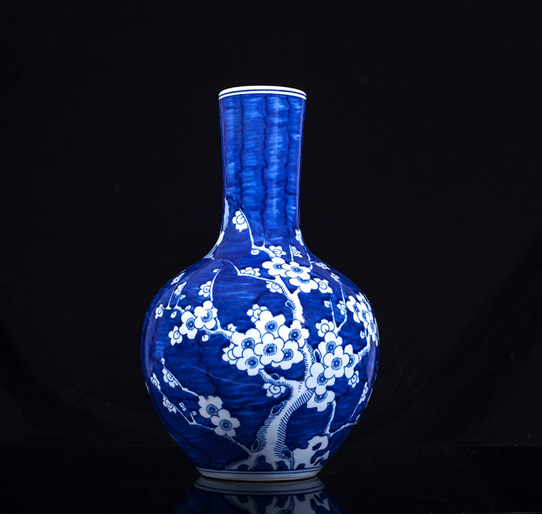 Jingdezhen ceramic Chinese antique blue and white porcelain vase furnishing articles home sitting room porch TV ark, study adornment