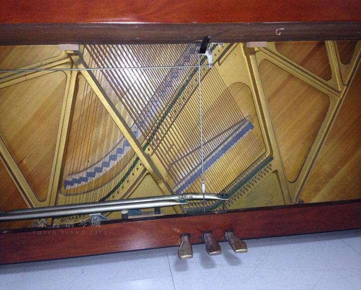 Nhật Bản ban đầu sử dụng Yamaha YAMAHA W101 chơi đàn piano cao cấp với tám khớp yamaha clp 635