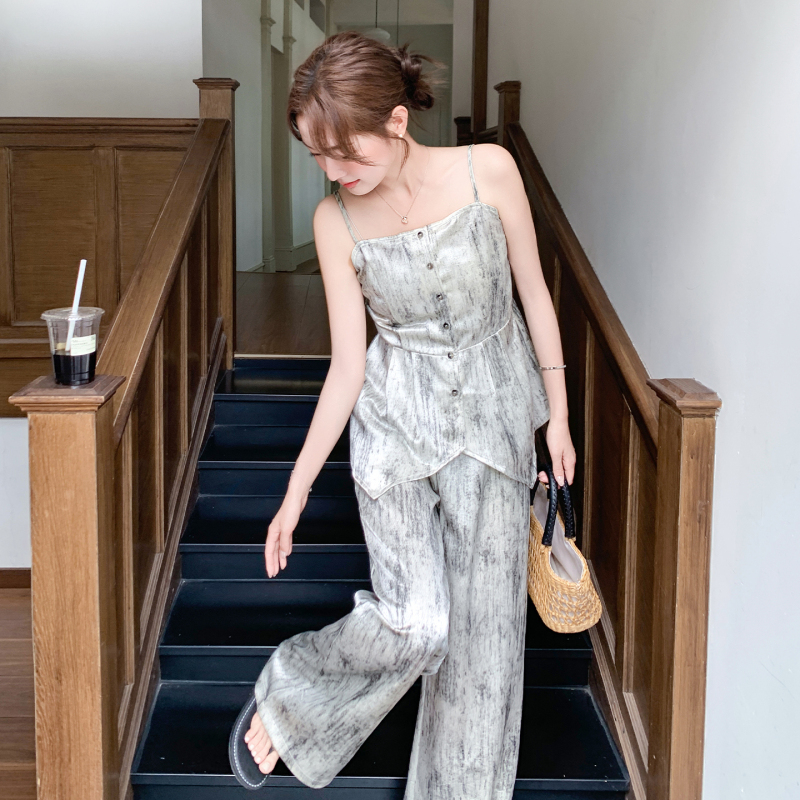 Unique and Beautiful Silver-Gray Tie-Dye Suspender Wide-Leg Pants Two-Piece Set for Women, Super Popular in Summer, Niche Style, Age-Reducing Casual Outfit