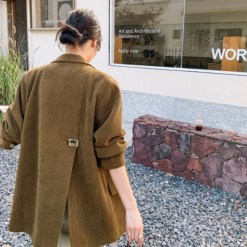 Casual and Elegant Corduroy Brown Blazer for Women, Spring and Autumn 2026 New Style, Super Popular, Stylish, High-End, Niche Suit