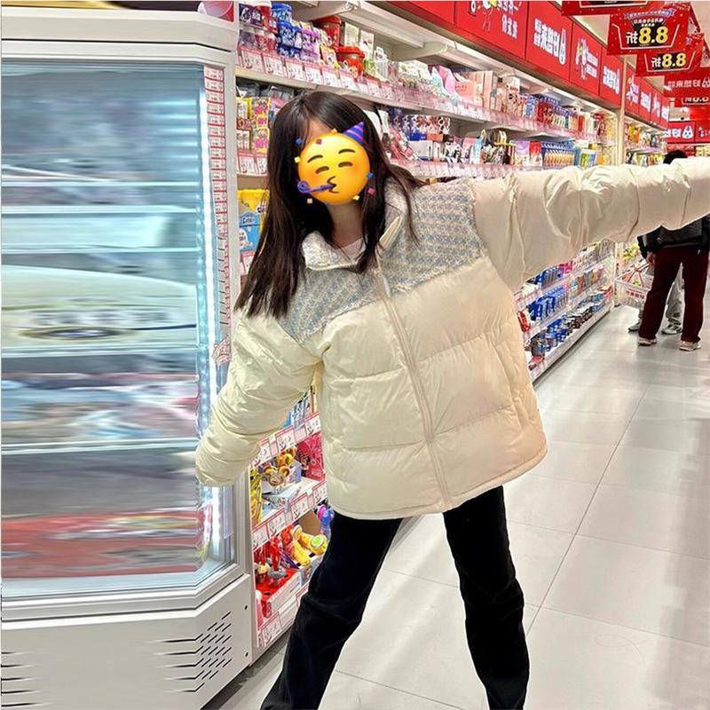 2025 New Winter Thickened down Jacket with Color-Blocking and Letter Print, Korean Style, Stand Collar, Slim Fit for Petite Figures