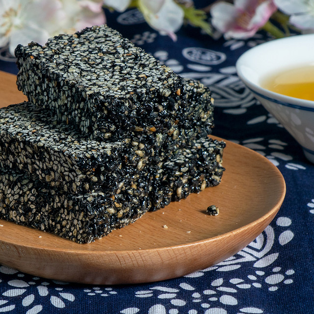 Laoxiangzhai black sesame honey walnut cake Shanghai specialty handmade traditional pastry snacks for the elderly and pregnant women