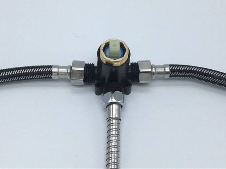 Universal electric water electric water mixing valve Ming fitting with wall type hot and cold mixing valve shower head switch accessories 