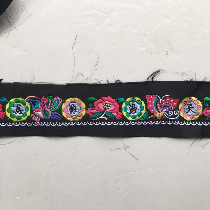 精致工艺：探索民族机绣花边辅料的无限魅力