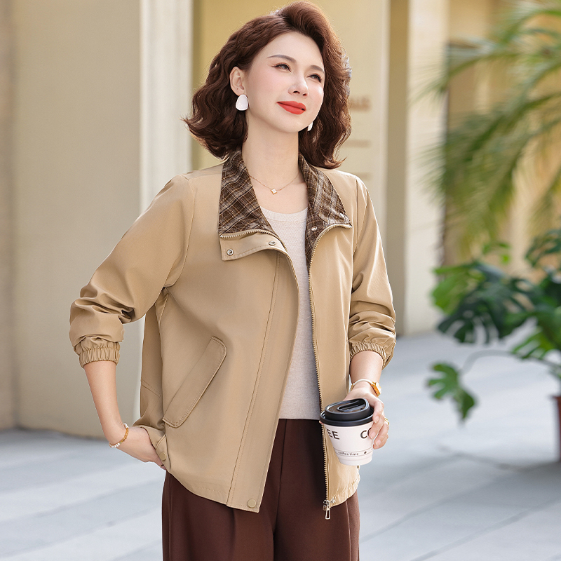 Middle-Aged Mother's Spring Coat, Middle-Aged and Elderly Women's Spring and Autumn Cardigan Jacket, Trench Coat, Elegant and Noble Top for Wealthy Ladies