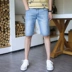Mùa hè quần jeans 5 điểm nam phiên bản Hàn Quốc của giới trẻ tự tu luyện 5 điểm quần thẳng xu hướng quần nam lỗ nam - Quần jean quần đùi nam Quần jean